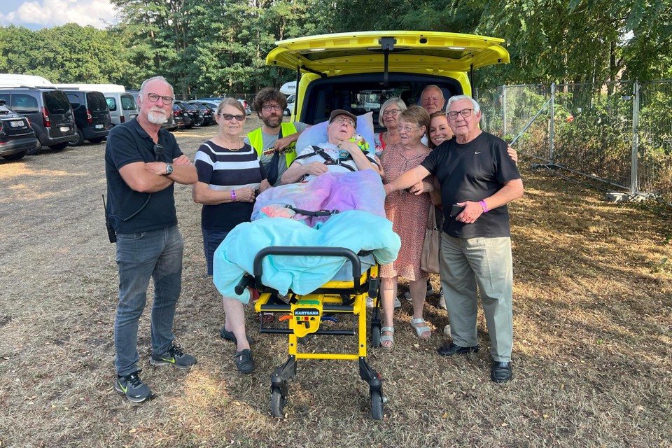 Dankzij Ambulance Wens België kon Hasselaar Franco De Gregorio (71) na tien jaar nog eens een bezoekje brengen achter de schermen van Pukkelpop waar hij zelf 20 jaar als vrijwilliger werkte. 