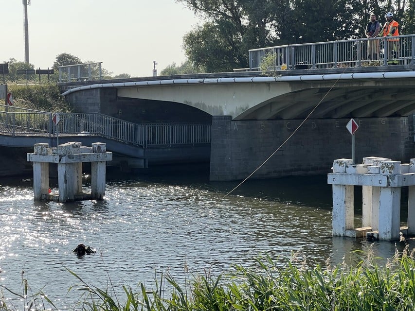The man drove through the railing and ended up in the water five meters lower.