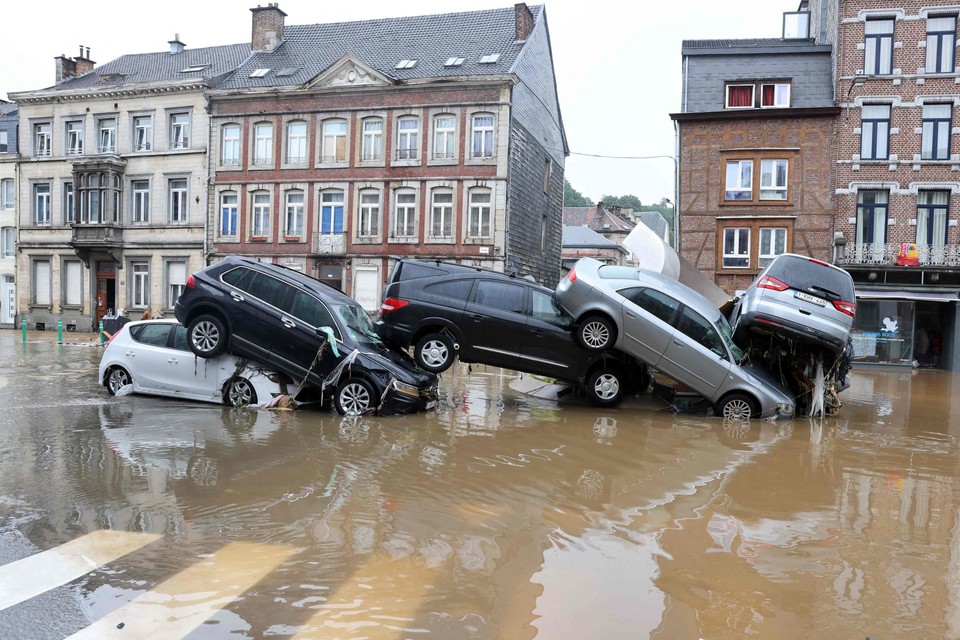 Weggestroomde wagens in het centrum van Verviers. 