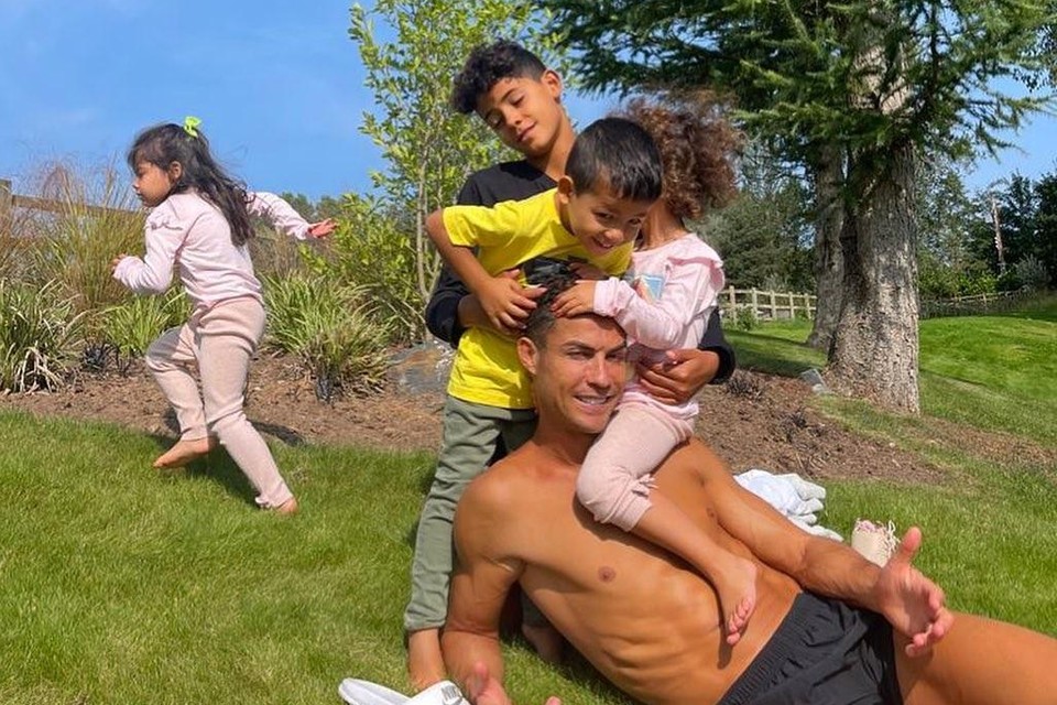 “Ook hier schijnt de zon”, schreef Ronaldo recent nog op Instagram over zijn verhuis naar Groot-Brittannië