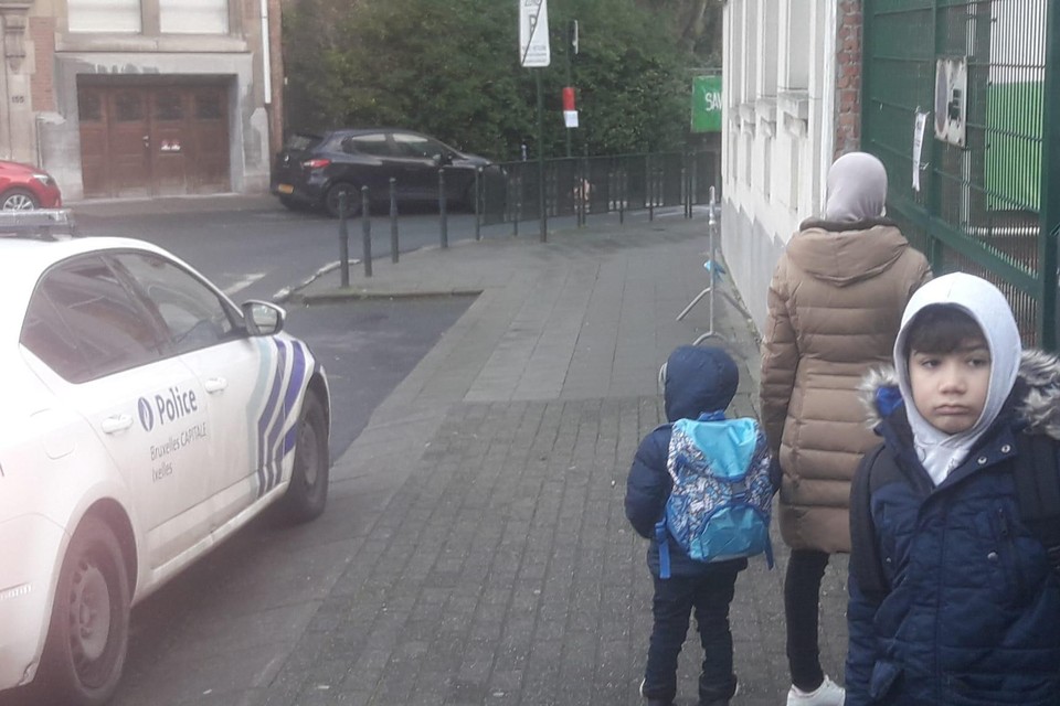 De politie kwam er donderdag zelfs aan te pas om de jongen de toegang tot de school te ontzeggen. 