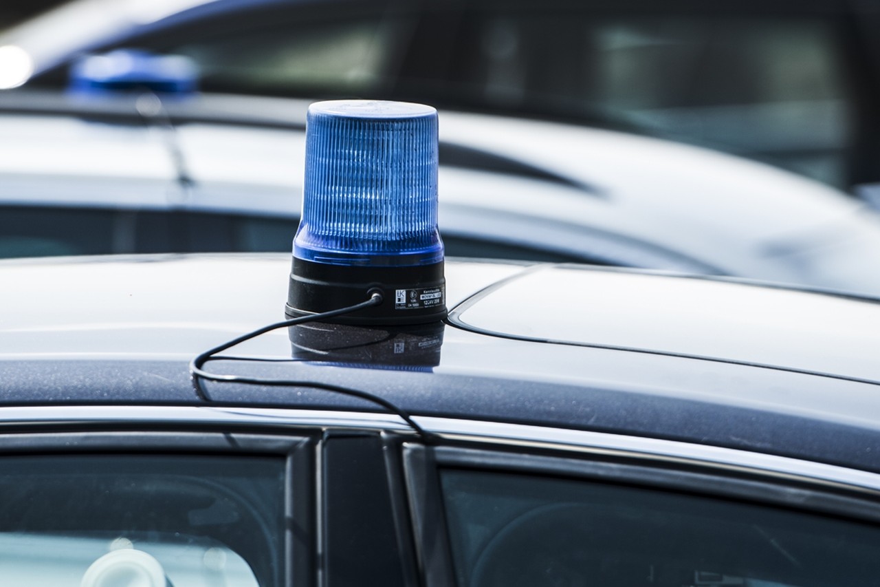 Auto met drugs Nederlandse politiewagen te rammen en wordt pas na achtervolging van 90 kilometer gestopt België | Het Nieuwsblad Mobile