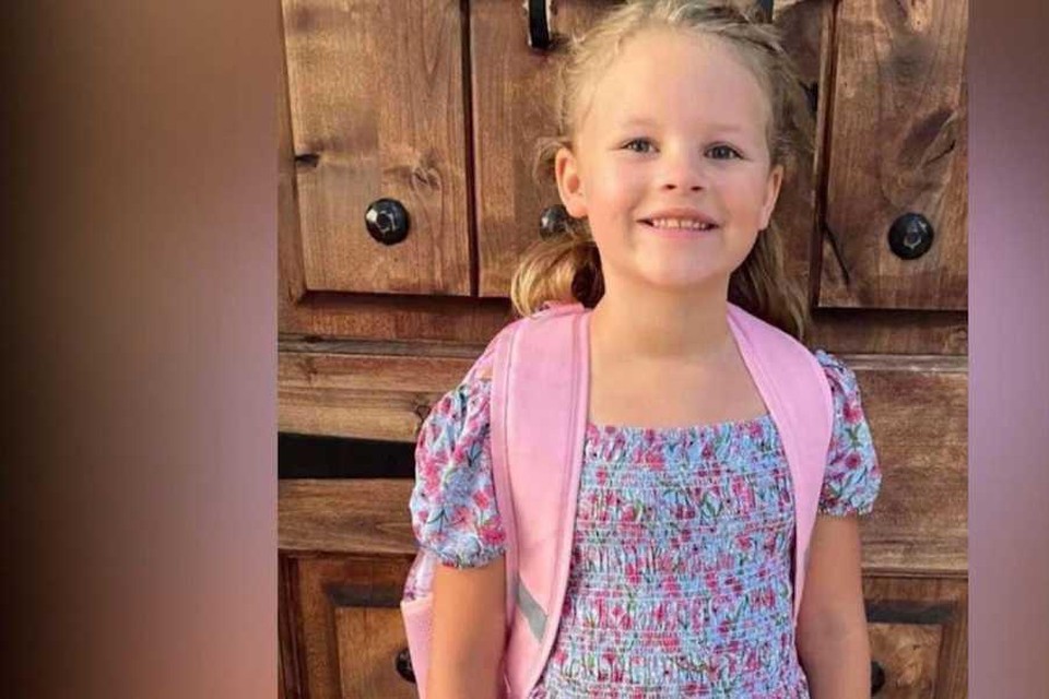 Afgelopen woensdag verdween de 7-jarige Athena Strand. Intussen is een verdachte gearresteerd.  