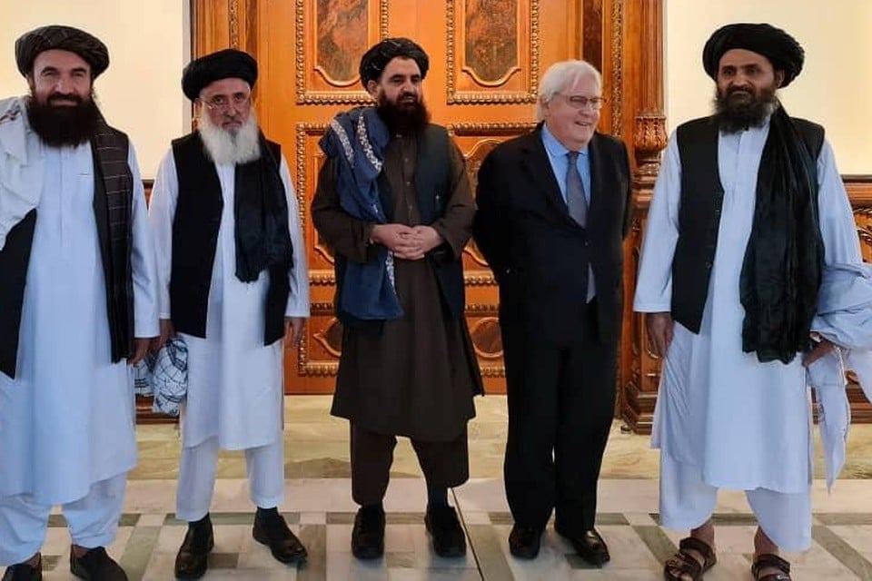 VN-noodhulpcoördinator Martin Griffiths (tweede van rechts) ontmoette onder anderen talibanleider Abdul Ghani Baradar (rechts).