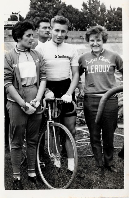 Victoire (rechts) op de foto met Jacques Anquetil, vijfvoudig winnaar van de Ronde van Frankrijk. 