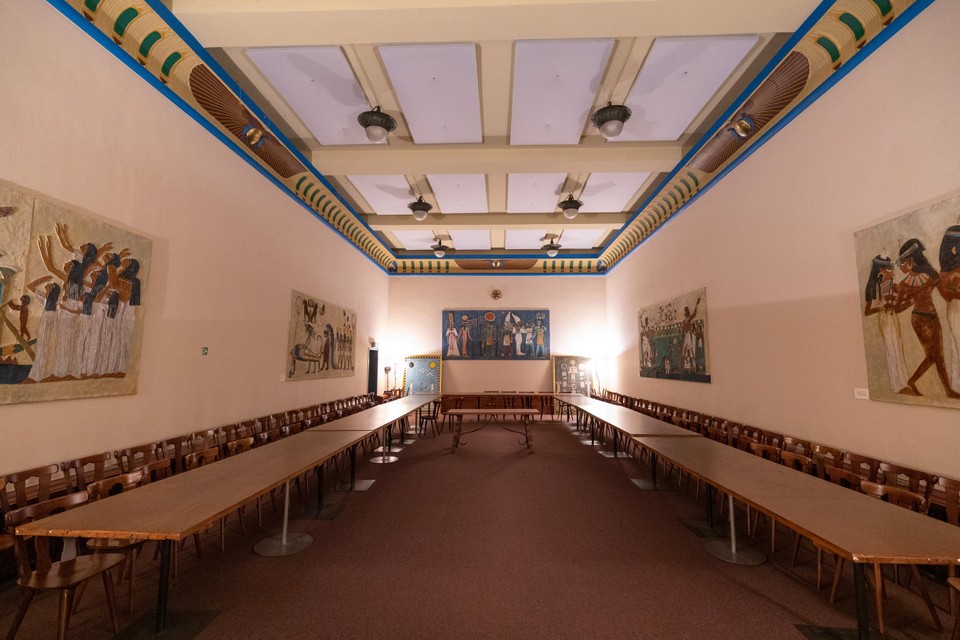 The dining room of La Flandre.