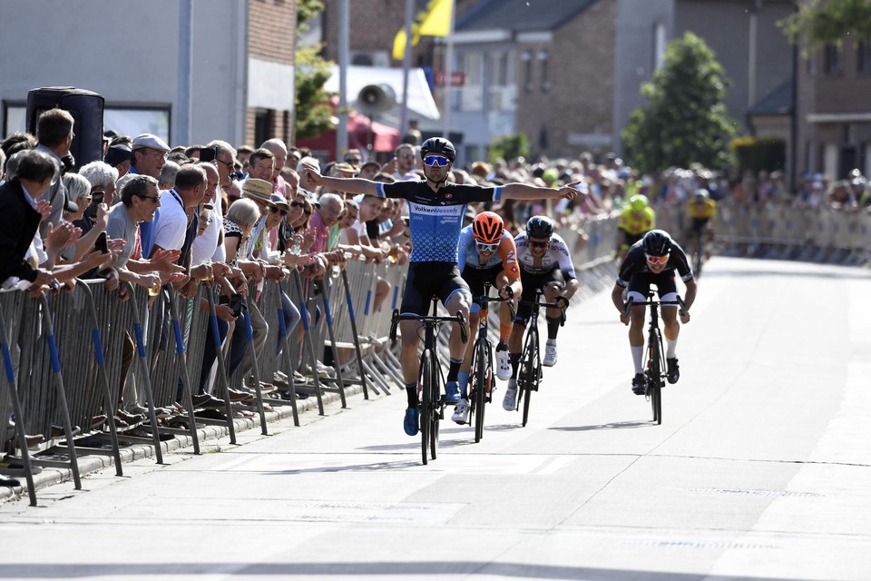 Peter Schulting mocht aan de streep feestvieren. Niels De Rooze werd derde.