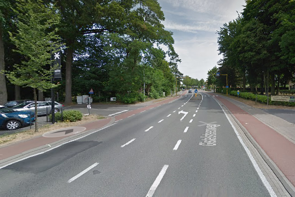 Het bizarre ongeval gebeurde op de Gistelsteenweg, ter hoogte van de Nieuwenhovedreef.