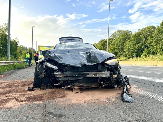 Twee Wagens Betrokken Bij Ongeval Op E40 Oostkamp (Oostkamp) | Het ...