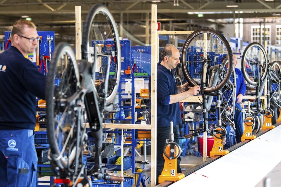 In Dieren, zo’n 120 km van Amsterdam, staat de fietsenfabriek van Gazelle , door Pon een kleine 10 jaar geleden overgenomen.