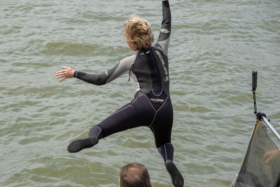 Schepen Annick De Ridder neemt de proef op de som.