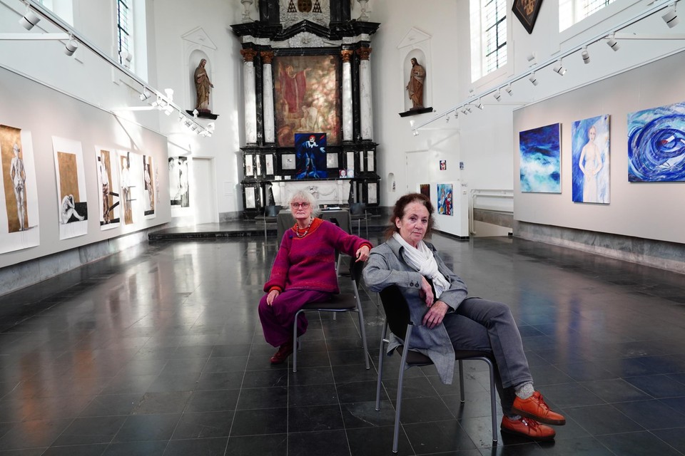 Lena (rechts) en Theresia leerden elkaar kennen op de academie in Ieper.