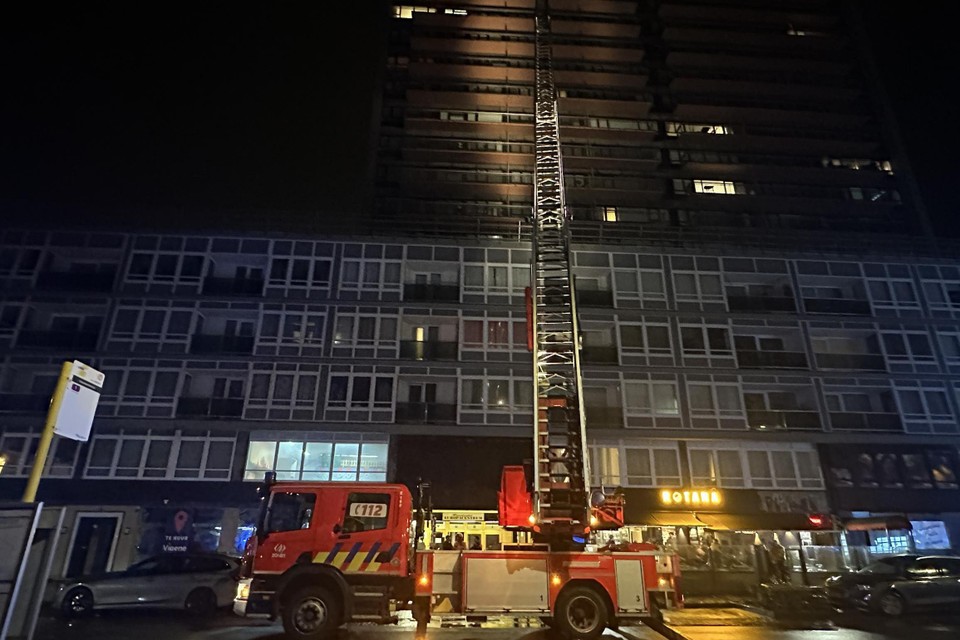 De brand brak uit op de achttiende verdieping van een woontoren.