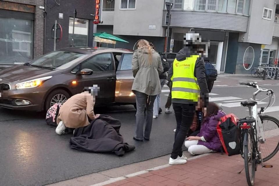 Vorige maandag werden twee tienermeisjes aangereden op de Antwerpsesteenweg. 