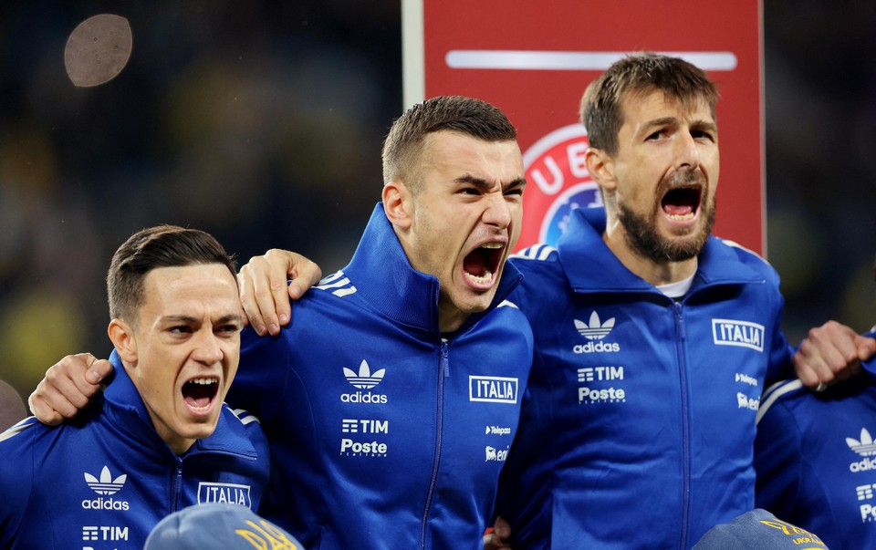 The Italians sang the national anthem again at the top of their lungs.