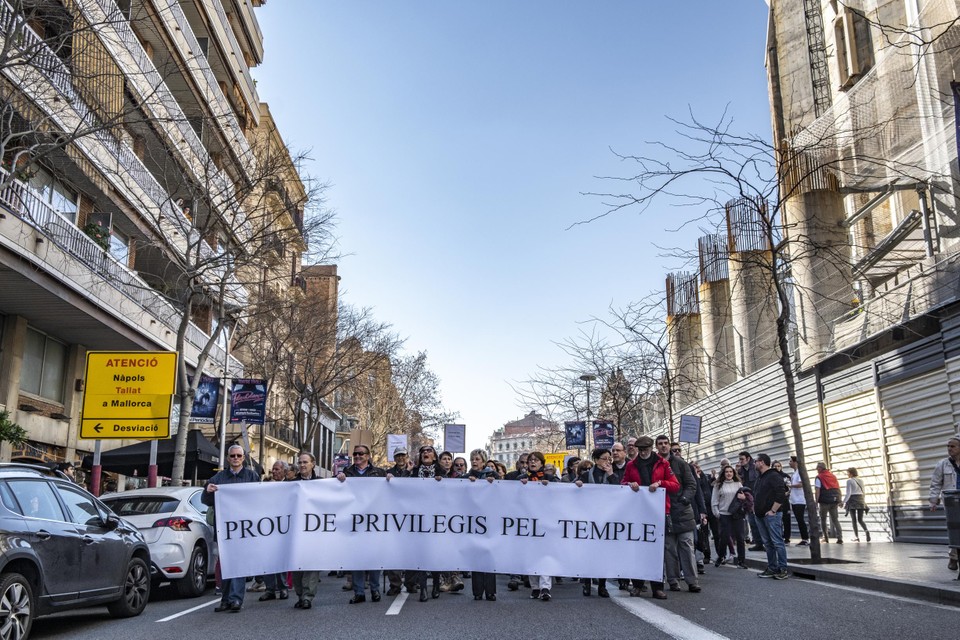 Buren protesteren tegen de plannen voor de trap.