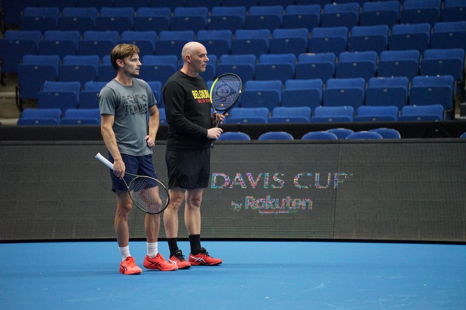 David Goffin flankeert Davis Cup-kapitein Johan Van Herck. 