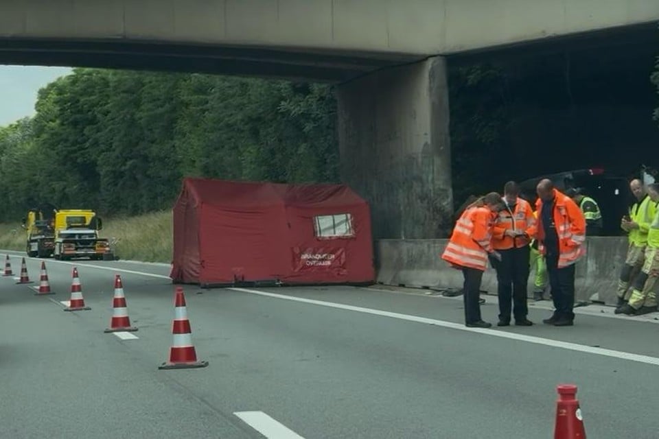 Oma deceased, father and child in danger after a heavy blow to bridge pillar in Wezembeek-Oppem (Wezembeek-Oppem)