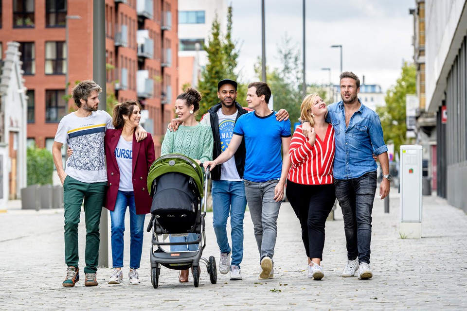 De vertrouwde cast van Dertigers, die nu plaats maakt voor een nieuwe generatie. 