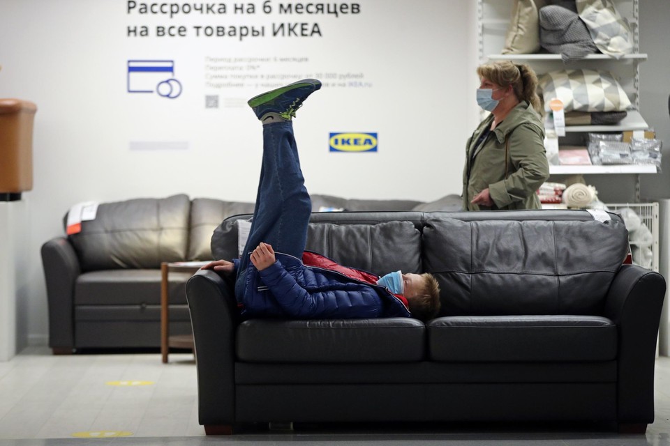 Klanten in een Ikea-winkel in de omgeving van Moskou. 