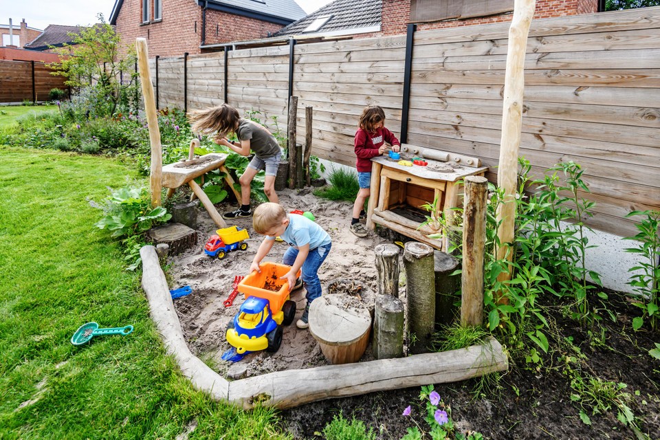 driehoek Vlekkeloos januari Een kindvriendelijke tuin die mag en kan meegroeien: Marjan en Wannes kozen  voor een volledig op (kinder)maat gemaakte tuin (Nijlen) | Het Nieuwsblad  Mobile