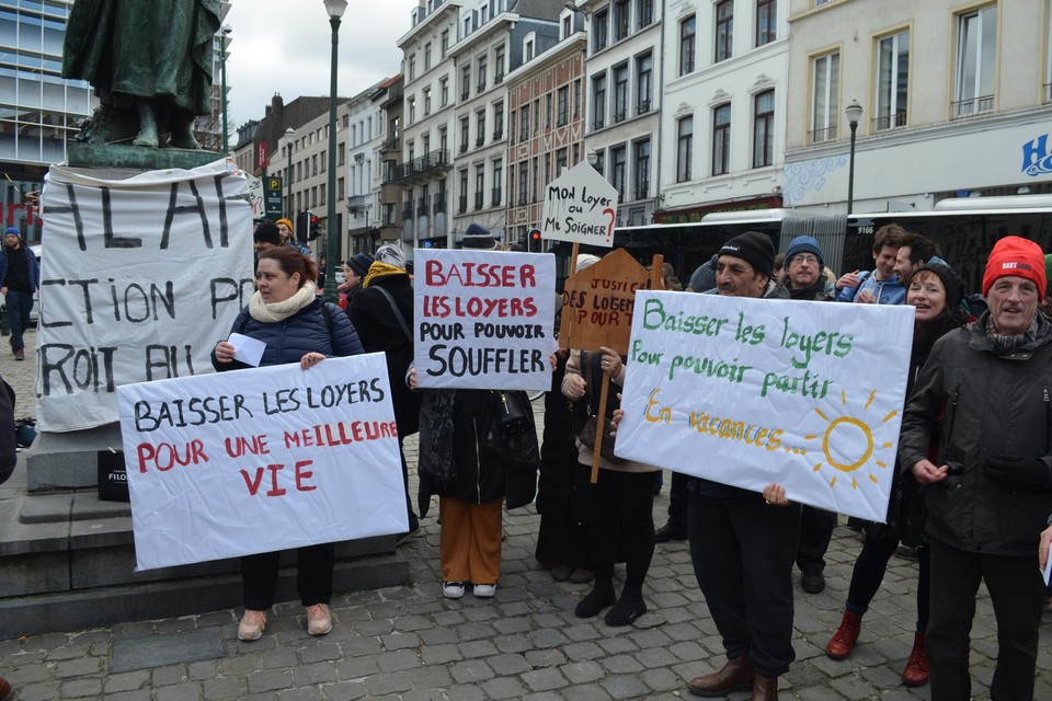 De manifestanten willen dat de huurprijzen in Brussel verlagen.