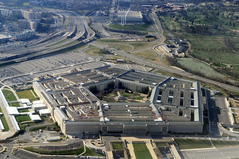 Het Pentagon. Volgens het Amerikaanse ministerie van Defensie zijn de bombardementen een vergelding voor droneaanvallen die de milities hebben uitgevoerd op personeel en faciliteiten van de Verenigde Staten 