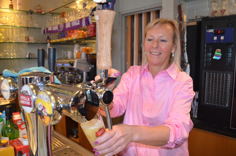 Veronique Hallemeersch staat al dertig jaar achter de toog van café ‘t Zeypke.
