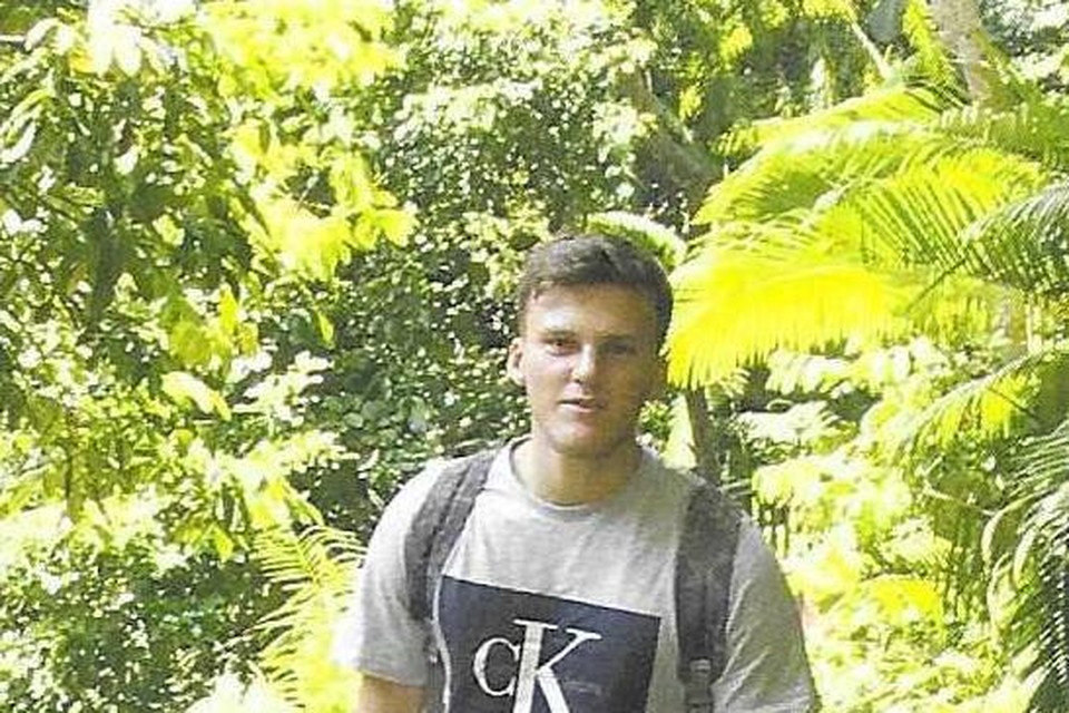 Sander Blondeel verloor het leven bij een motorongeval in Thailand. Hij werd 20 jaar. 