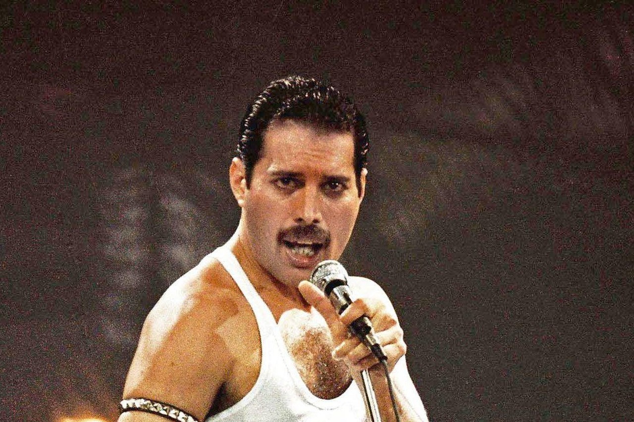 Beeltenis Britse zanger Freddie Mercury op staartvin Noorse vliegtuigen  (Brussel) | Het Nieuwsblad Mobile