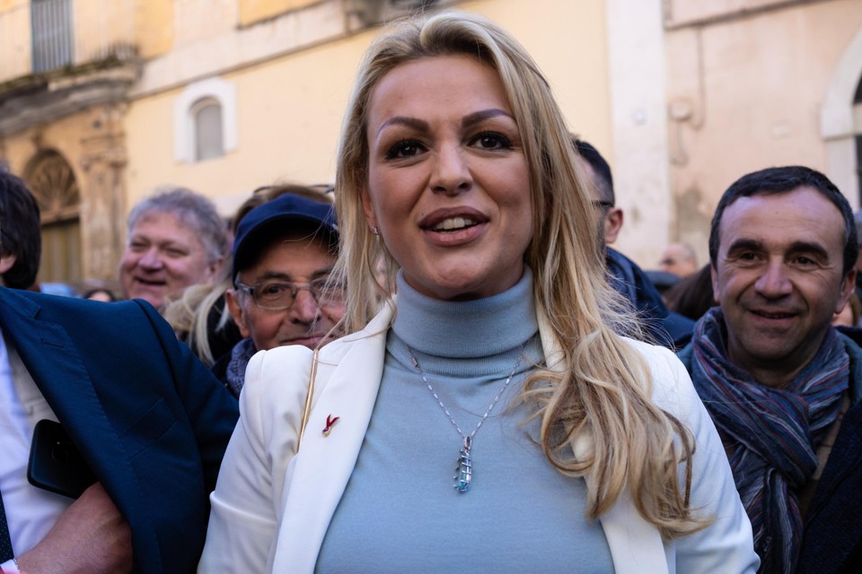 Francesca Pascale was jarenlang de partner van Berlusconi. 