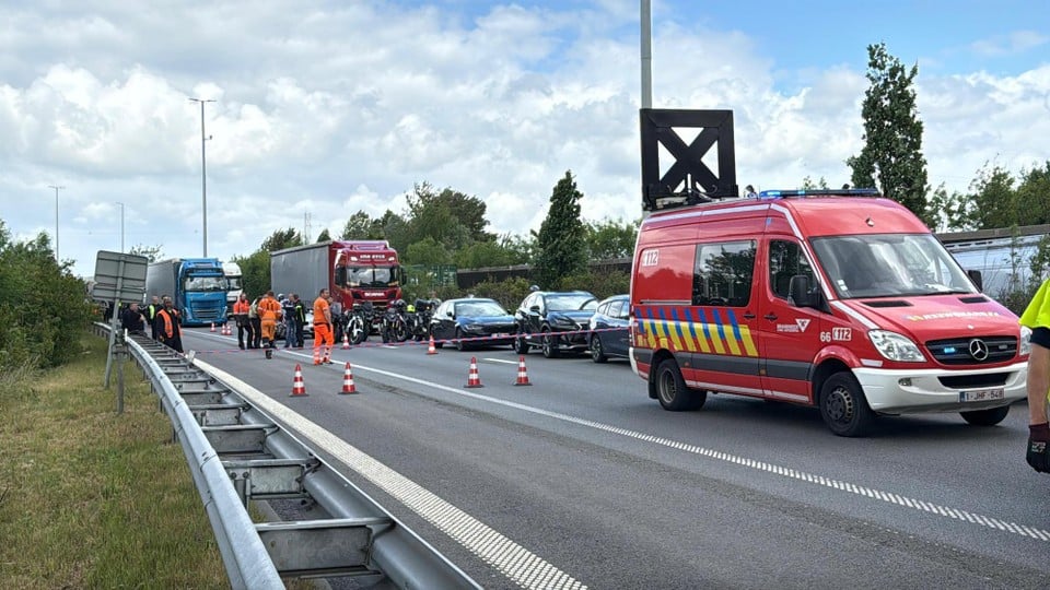 Heavy accident on A12 in Ekeren