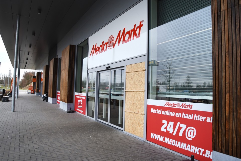 verslag doen van vork bodem Zware inbraak bij MediaMarkt in Hasselt (Hasselt) | Het Nieuwsblad Mobile
