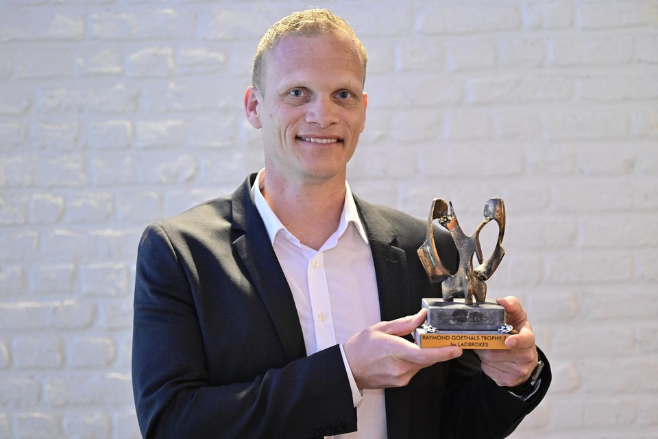 Eerste seizoen als hoofdcoach in de Jupiler Pro League en Karel Geraerts mag meteen de Raymond Goethals-trofee op zijn schoorsteen zetten.