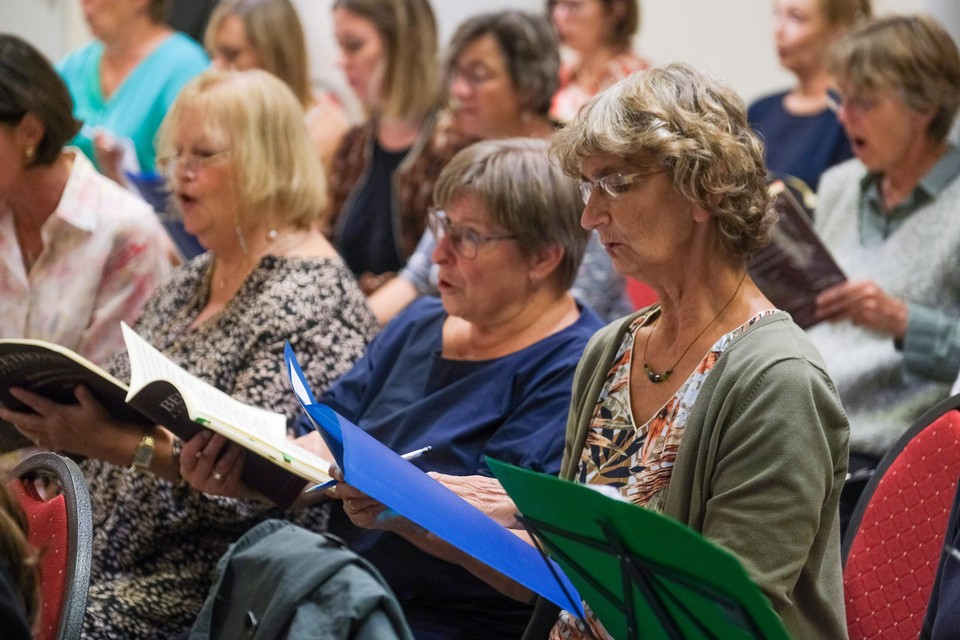 Voor deCHORALE, het laatste oratoriumkoor in Vlaanderen, engageren zich wekelijks tot 120 zangers. 
