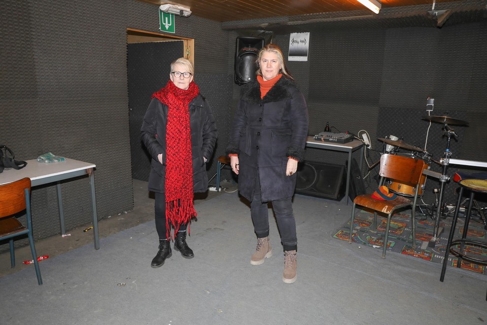 Sonja Blauwblomme en Saskia De Munster repeteren sinds kort in Lovendegem, onder Het Pand repeteren zien ze niet meer zitten. 