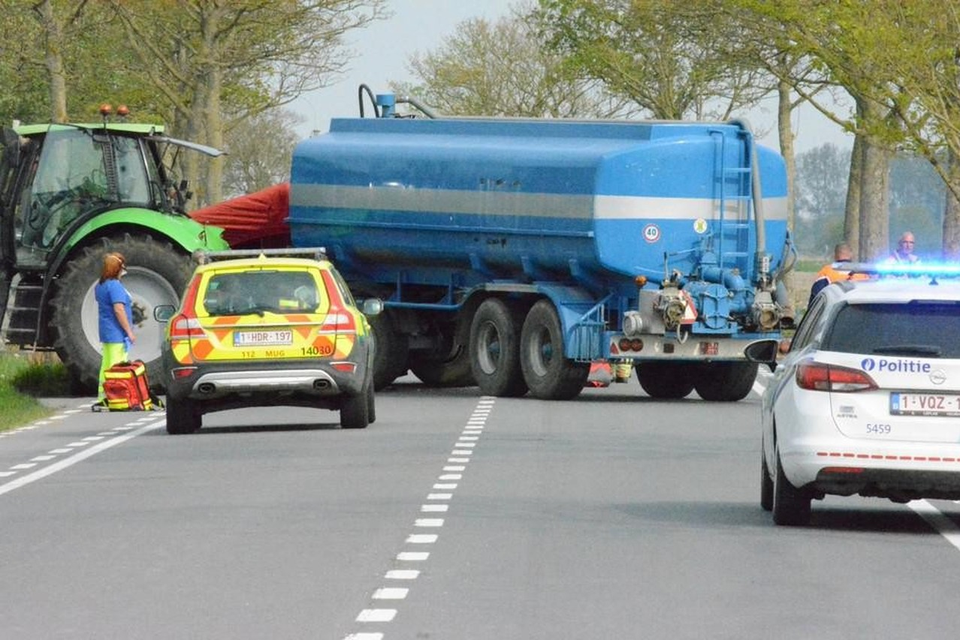 In Avekapelle in West-Vlaanderen kwam een motorrijder om het leven na een aanrijding met een tractor.  