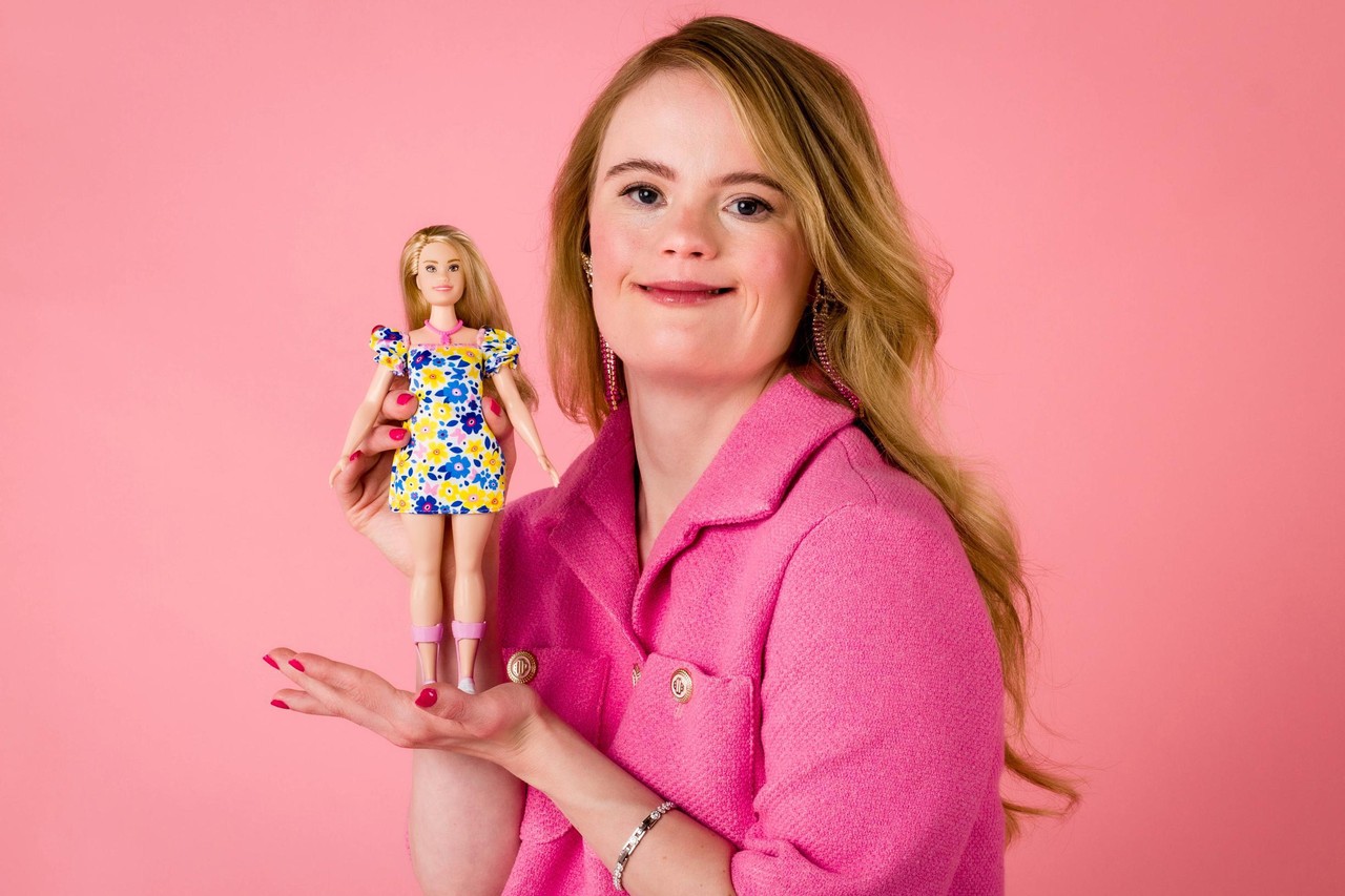 achter creëren Gebakjes Van “niet echt geslaagd” tot “ik herken mij er wel in”: meningen zijn  verdeeld over nieuwe Barbie met syndroom van Down | Het Nieuwsblad Mobile