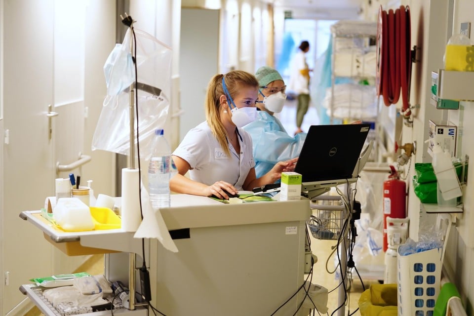 Dankzij de vaccins is de drukte nog behapbaar in de Gentse ziekenhuizen. (archiefbeeld)