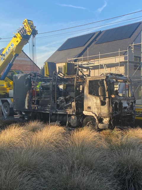 Van de vrachtwagen valt er niks meer te redden.  