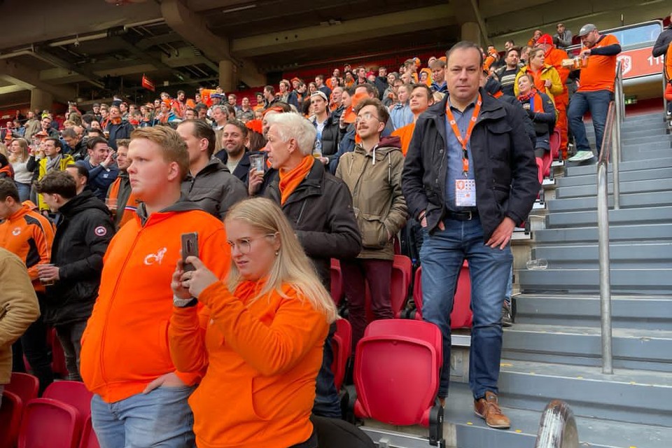 De Vlaamse prof Bert Blocken onderzocht zaterdag hoeveel speekseldruppels 5.000 supporters produceren. 
