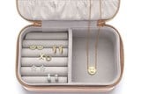thumbnail: <P>Juwelendoos Estella Bartlett - 24,95 euro. www.pietmoodshop.be</P>