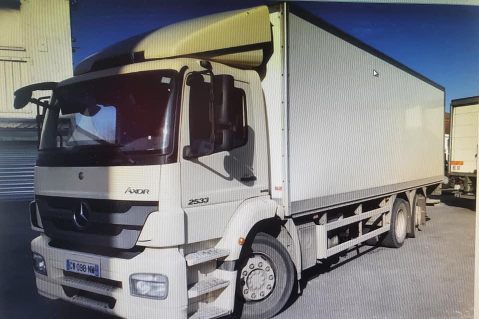 De gestolen vrachtwagen werd teruggevonden op de carpoolparking in Puurs. 