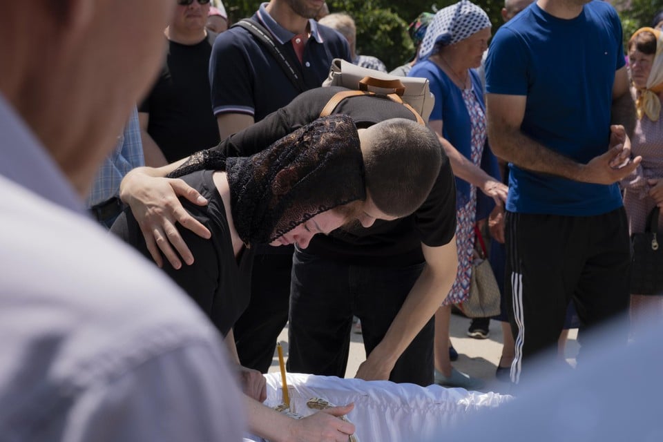 Fabian Ormanji's mom says goodbye one last time.