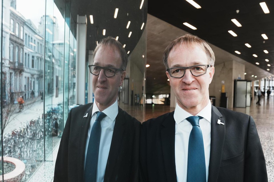 Rector Rik Van de Walle roept op om snel werk te maken van een extern meldpunt.
