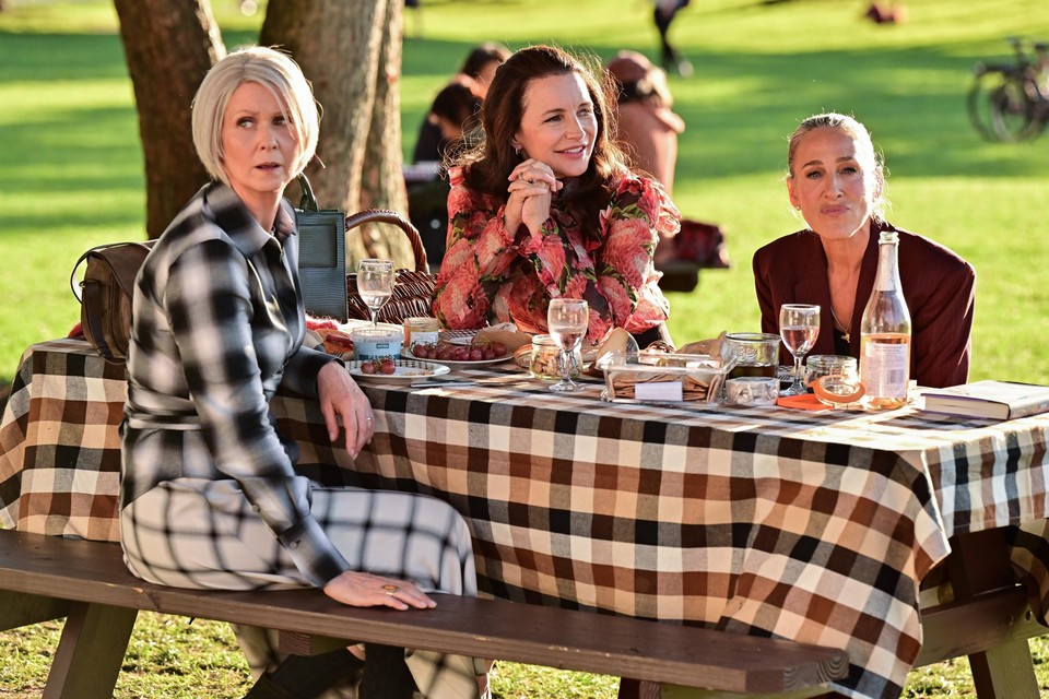 Actrices Cynthia Nixon, Kristin Davis en Sarah Jessica Parker op de set van ‘And just like that...’.