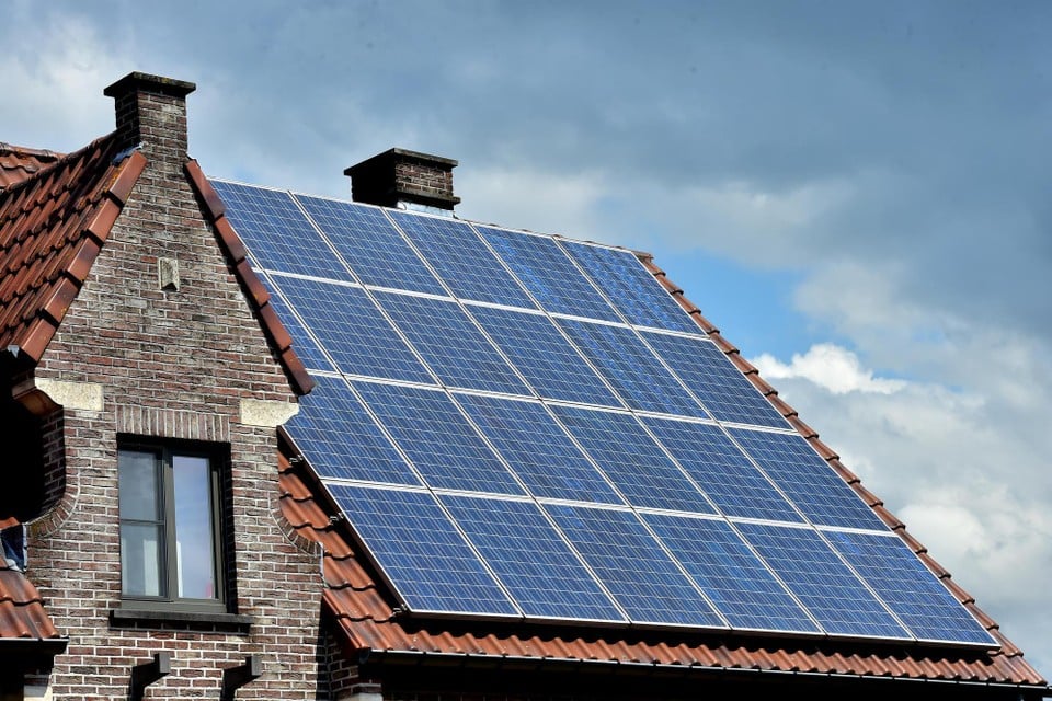 450,000 households run the risk of having to pay to sell their solar power to their energy supplier