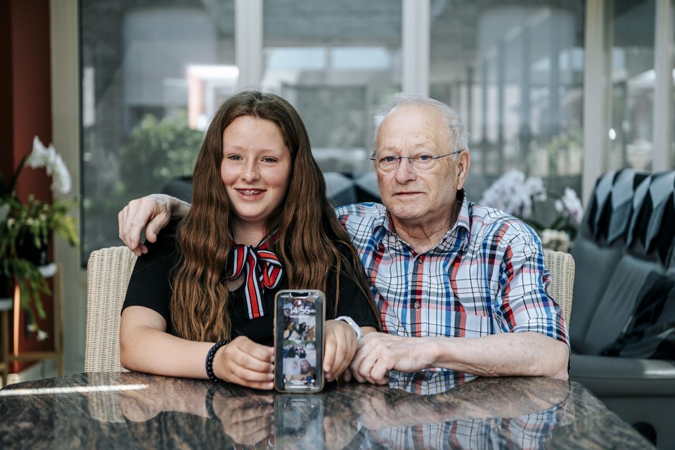 Roger Melotte kocht vijf maanden geleden een iPhone voor zijn kleindochter Laura. Hij wacht nog steeds op een beloofde cashback.   