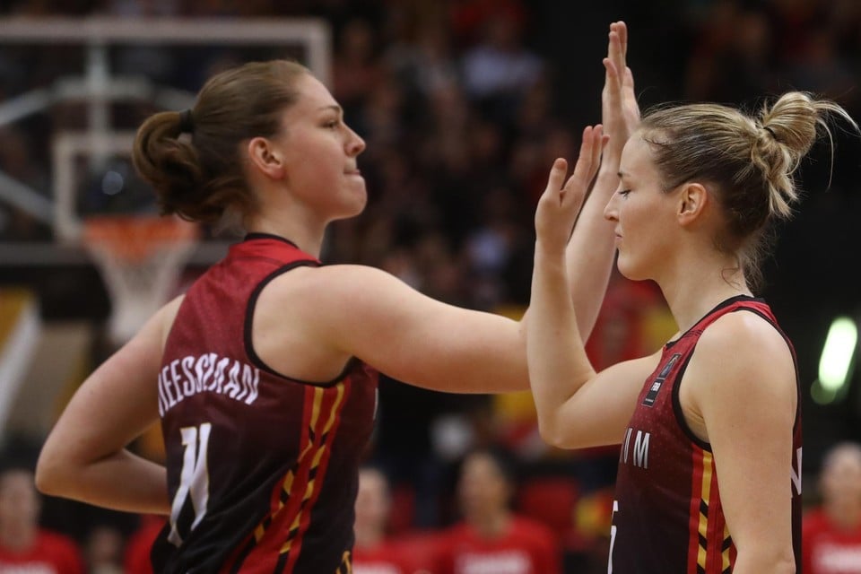 Emma Meesseman en Kim Mestdagh strijden op 14 april tegen elkaar voor een stek in de Euroleague finale.