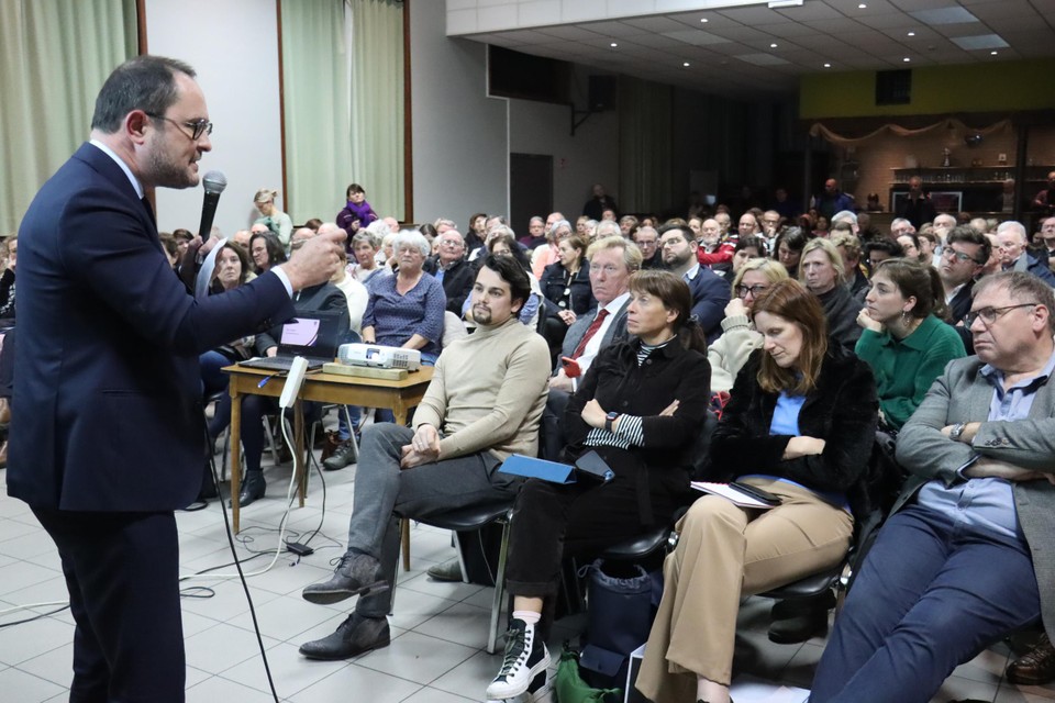 Vincent Van Quickenborne hield een vurig pleidooi voor het detentiehuis maar kon talrijk opgekomen inwoners niet overtuigen.